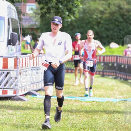 21.06.2026 - 29. Vierlanden-Triathlon Andreas Tolksdorf http://msf.ph/oto/9920606 21.06.2026 13:17:21 Ziel 7, 130, 160 meine-sportfotos.de
