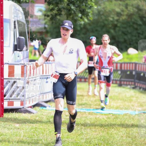 21.06.2026 - 29. Vierlanden-Triathlon Andreas Tolksdorf http://msf.ph/oto/9920607 21.06.2026 13:17:21 Ziel 7, 130, 160 meine-sportfotos.de