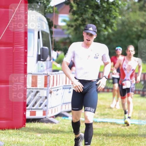 21.06.2026 - 29. Vierlanden-Triathlon Andreas Tolksdorf http://msf.ph/oto/9920611 21.06.2026 13:17:21 Ziel 7, 130, 160 meine-sportfotos.de