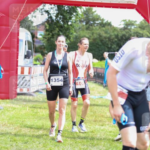 21.06.2026 - 29. Vierlanden-Triathlon Andreas Tolksdorf http://msf.ph/oto/9920619 21.06.2026 13:17:25 Ziel 130, 160 meine-sportfotos.de