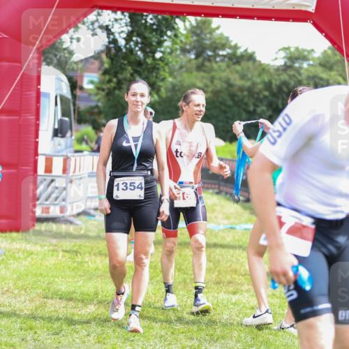 21.06.2026 - 29. Vierlanden-Triathlon Andreas Tolksdorf http://msf.ph/oto/9920621 21.06.2026 13:17:25 Ziel 130, 160 meine-sportfotos.de