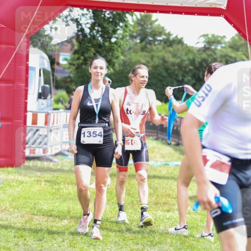21.06.2026 - 29. Vierlanden-Triathlon Andreas Tolksdorf http://msf.ph/oto/9920622 21.06.2026 13:17:25 Ziel 130, 160 meine-sportfotos.de
