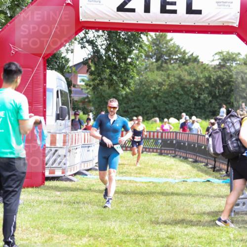 21.06.2026 - 29. Vierlanden-Triathlon Andreas Tolksdorf http://msf.ph/oto/9920653 21.06.2026 13:17:45 Ziel 253, 696, 744 meine-sportfotos.de