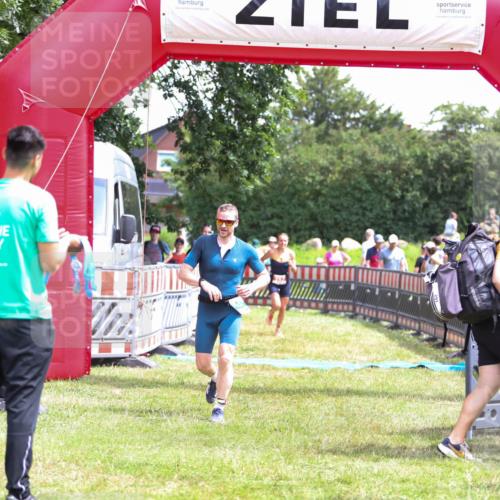21.06.2026 - 29. Vierlanden-Triathlon Andreas Tolksdorf http://msf.ph/oto/9920654 21.06.2026 13:17:45 Ziel 253, 696, 744 meine-sportfotos.de