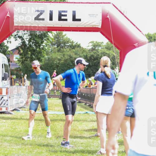 21.06.2026 - 29. Vierlanden-Triathlon Andreas Tolksdorf http://msf.ph/oto/9920707 21.06.2026 13:18:27 Ziel 715, 773, 798 meine-sportfotos.de
