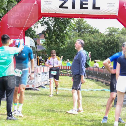 21.06.2026 - 29. Vierlanden-Triathlon Andreas Tolksdorf http://msf.ph/oto/9920711 21.06.2026 13:18:29 Ziel 715, 773 meine-sportfotos.de