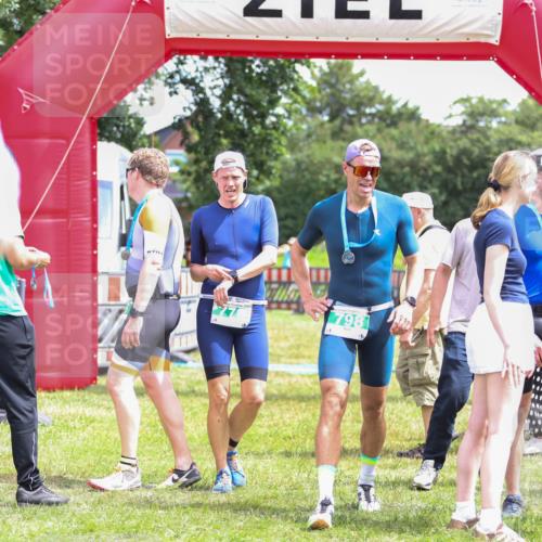 21.06.2026 - 29. Vierlanden-Triathlon Andreas Tolksdorf http://msf.ph/oto/9920728 21.06.2026 13:18:38 Ziel 773 meine-sportfotos.de