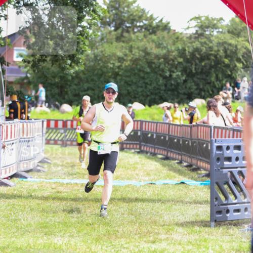 21.06.2026 - 29. Vierlanden-Triathlon Andreas Tolksdorf http://msf.ph/oto/9920730 21.06.2026 13:18:51 Ziel 179, 688 meine-sportfotos.de