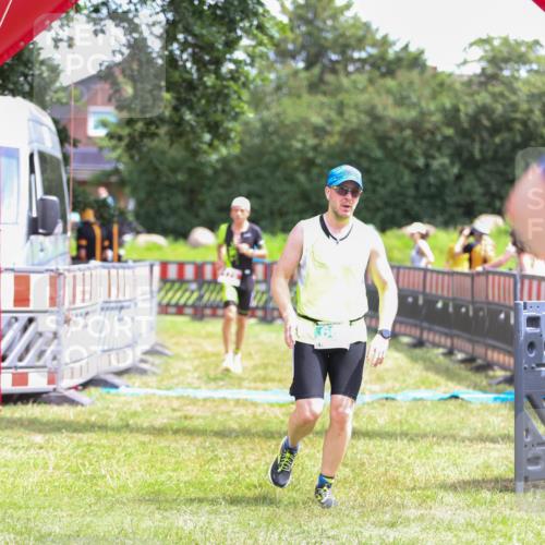 21.06.2026 - 29. Vierlanden-Triathlon Andreas Tolksdorf http://msf.ph/oto/9920739 21.06.2026 13:18:52 Ziel 179, 688 meine-sportfotos.de
