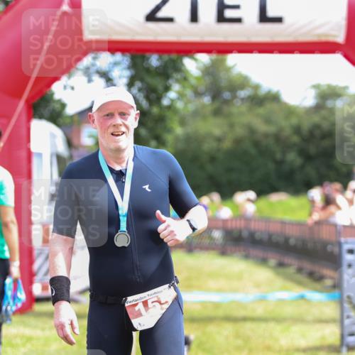 21.06.2026 - 29. Vierlanden-Triathlon Andreas Tolksdorf http://msf.ph/oto/9920748 21.06.2026 13:19:59 Ziel 673, 811 meine-sportfotos.de