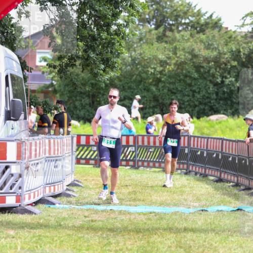 21.06.2026 - 29. Vierlanden-Triathlon Andreas Tolksdorf http://msf.ph/oto/9920762 21.06.2026 13:20:07 Ziel 673, 751, 811 meine-sportfotos.de
