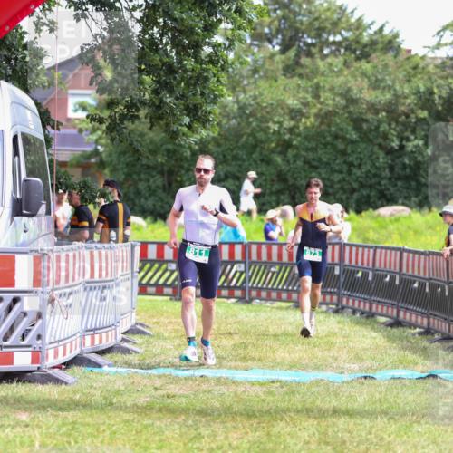 21.06.2026 - 29. Vierlanden-Triathlon Andreas Tolksdorf http://msf.ph/oto/9920763 21.06.2026 13:20:07 Ziel 673, 751, 811 meine-sportfotos.de