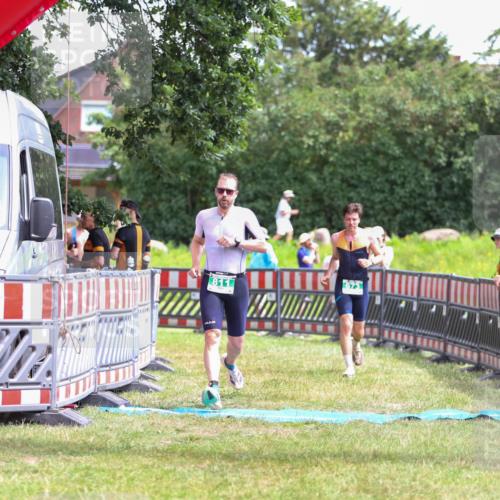 21.06.2026 - 29. Vierlanden-Triathlon Andreas Tolksdorf http://msf.ph/oto/9920765 21.06.2026 13:20:07 Ziel 673, 751, 811 meine-sportfotos.de