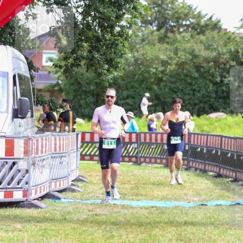 21.06.2026 - 29. Vierlanden-Triathlon Andreas Tolksdorf http://msf.ph/oto/9920769 21.06.2026 13:20:08 Ziel 673, 751, 811 meine-sportfotos.de