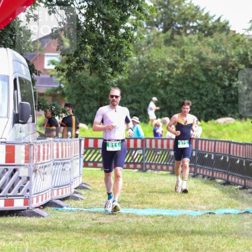 21.06.2026 - 29. Vierlanden-Triathlon Andreas Tolksdorf http://msf.ph/oto/9920771 21.06.2026 13:20:08 Ziel 673, 751, 811 meine-sportfotos.de