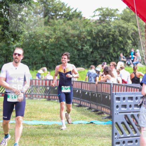 21.06.2026 - 29. Vierlanden-Triathlon Andreas Tolksdorf http://msf.ph/oto/9920781 21.06.2026 13:20:10 Ziel 673, 751, 811 meine-sportfotos.de