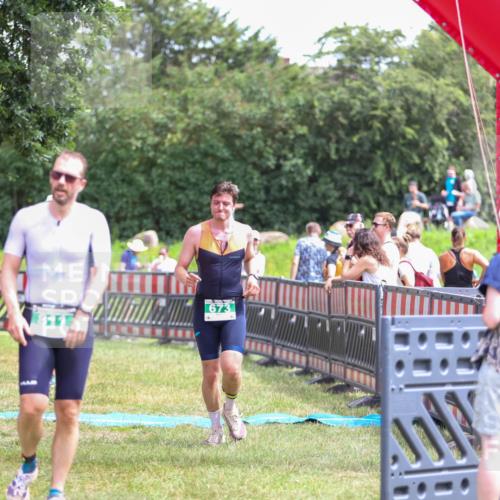 21.06.2026 - 29. Vierlanden-Triathlon Andreas Tolksdorf http://msf.ph/oto/9920783 21.06.2026 13:20:11 Ziel 673, 751, 811 meine-sportfotos.de