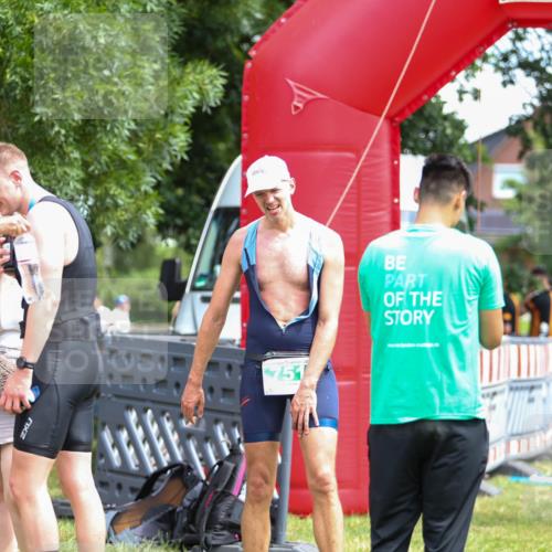 21.06.2026 - 29. Vierlanden-Triathlon Andreas Tolksdorf http://msf.ph/oto/9920785 21.06.2026 13:20:17 Ziel 709, 751 meine-sportfotos.de