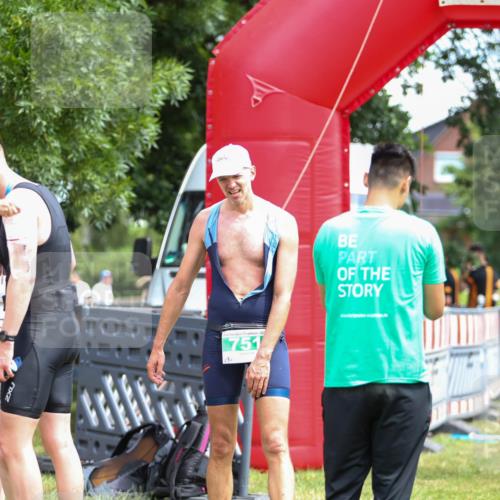 21.06.2026 - 29. Vierlanden-Triathlon Andreas Tolksdorf http://msf.ph/oto/9920787 21.06.2026 13:20:17 Ziel 709, 751 meine-sportfotos.de