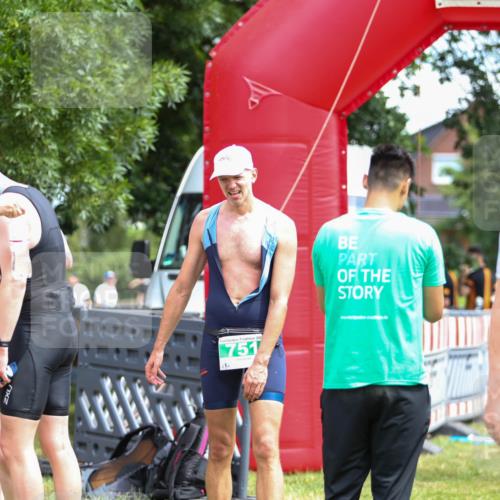 21.06.2026 - 29. Vierlanden-Triathlon Andreas Tolksdorf http://msf.ph/oto/9920789 21.06.2026 13:20:17 Ziel 709, 751 meine-sportfotos.de