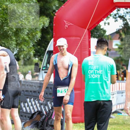 21.06.2026 - 29. Vierlanden-Triathlon Andreas Tolksdorf http://msf.ph/oto/9920790 21.06.2026 13:20:17 Ziel 709, 751 meine-sportfotos.de