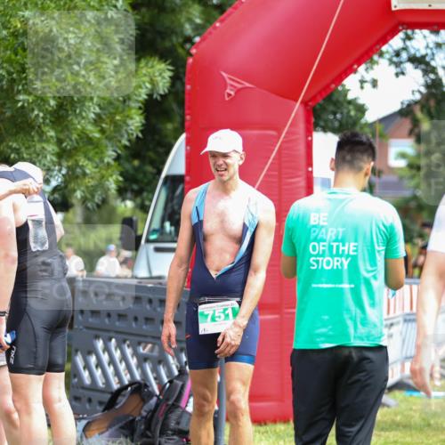 21.06.2026 - 29. Vierlanden-Triathlon Andreas Tolksdorf http://msf.ph/oto/9920793 21.06.2026 13:20:17 Ziel 709, 751 meine-sportfotos.de