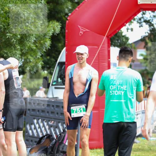 21.06.2026 - 29. Vierlanden-Triathlon Andreas Tolksdorf http://msf.ph/oto/9920795 21.06.2026 13:20:17 Ziel 709, 751 meine-sportfotos.de