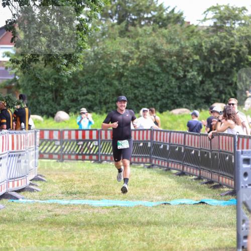 21.06.2026 - 29. Vierlanden-Triathlon Andreas Tolksdorf http://msf.ph/oto/9920801 21.06.2026 13:20:27 Ziel 709 meine-sportfotos.de