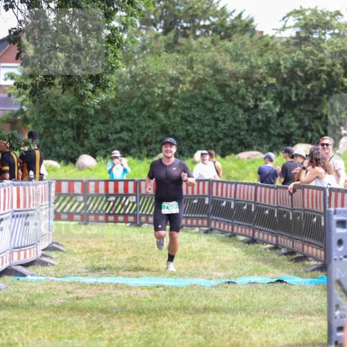 21.06.2026 - 29. Vierlanden-Triathlon Andreas Tolksdorf http://msf.ph/oto/9920803 21.06.2026 13:20:28 Ziel 709 meine-sportfotos.de