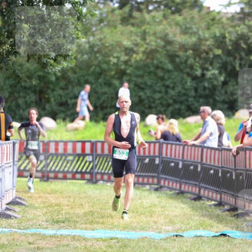 21.06.2026 - 29. Vierlanden-Triathlon Andreas Tolksdorf http://msf.ph/oto/9920815 21.06.2026 13:20:51 Ziel 802, 876 meine-sportfotos.de