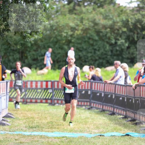 21.06.2026 - 29. Vierlanden-Triathlon Andreas Tolksdorf http://msf.ph/oto/9920816 21.06.2026 13:20:51 Ziel 802, 876 meine-sportfotos.de