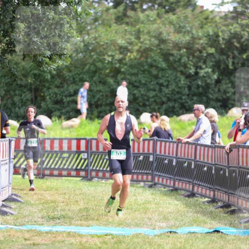 21.06.2026 - 29. Vierlanden-Triathlon Andreas Tolksdorf http://msf.ph/oto/9920817 21.06.2026 13:20:51 Ziel 802, 876 meine-sportfotos.de