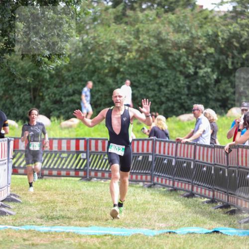 21.06.2026 - 29. Vierlanden-Triathlon Andreas Tolksdorf http://msf.ph/oto/9920819 21.06.2026 13:20:51 Ziel 802, 876 meine-sportfotos.de