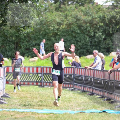 21.06.2026 - 29. Vierlanden-Triathlon Andreas Tolksdorf http://msf.ph/oto/9920820 21.06.2026 13:20:51 Ziel 802, 876 meine-sportfotos.de