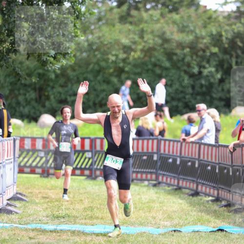 21.06.2026 - 29. Vierlanden-Triathlon Andreas Tolksdorf http://msf.ph/oto/9920825 21.06.2026 13:20:52 Ziel 802, 876 meine-sportfotos.de