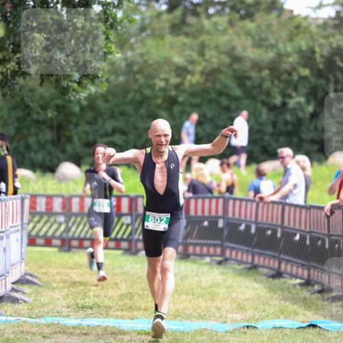 21.06.2026 - 29. Vierlanden-Triathlon Andreas Tolksdorf http://msf.ph/oto/9920830 21.06.2026 13:20:52 Ziel 802, 876 meine-sportfotos.de