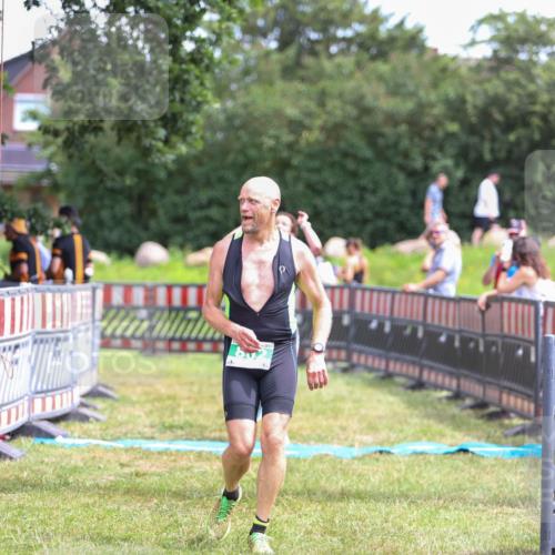 21.06.2026 - 29. Vierlanden-Triathlon Andreas Tolksdorf http://msf.ph/oto/9920837 21.06.2026 13:20:54 Ziel 802, 876 meine-sportfotos.de