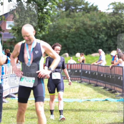 21.06.2026 - 29. Vierlanden-Triathlon Andreas Tolksdorf http://msf.ph/oto/9920842 21.06.2026 13:20:59 Ziel 876 meine-sportfotos.de