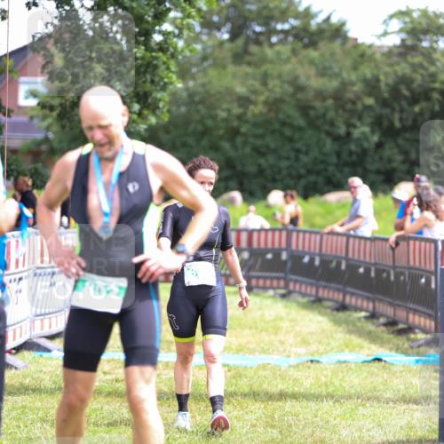 21.06.2026 - 29. Vierlanden-Triathlon Andreas Tolksdorf http://msf.ph/oto/9920843 21.06.2026 13:20:59 Ziel 876 meine-sportfotos.de