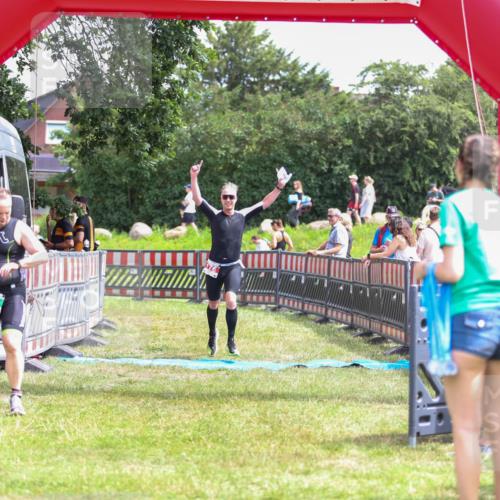 21.06.2026 - 29. Vierlanden-Triathlon Andreas Tolksdorf http://msf.ph/oto/9920861 21.06.2026 13:21:22 Ziel 176, 807 meine-sportfotos.de