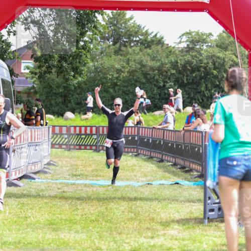 21.06.2026 - 29. Vierlanden-Triathlon Andreas Tolksdorf http://msf.ph/oto/9920866 21.06.2026 13:21:23 Ziel 176 meine-sportfotos.de