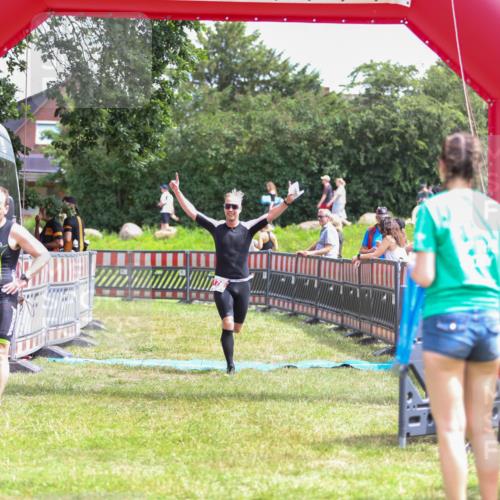 21.06.2026 - 29. Vierlanden-Triathlon Andreas Tolksdorf http://msf.ph/oto/9920871 21.06.2026 13:21:23 Ziel 176 meine-sportfotos.de