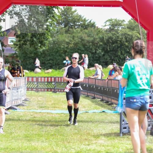 21.06.2026 - 29. Vierlanden-Triathlon Andreas Tolksdorf http://msf.ph/oto/9920875 21.06.2026 13:21:24 Ziel 176 meine-sportfotos.de