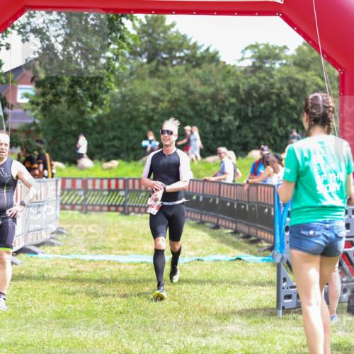 21.06.2026 - 29. Vierlanden-Triathlon Andreas Tolksdorf http://msf.ph/oto/9920877 21.06.2026 13:21:24 Ziel 176 meine-sportfotos.de