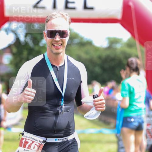 21.06.2026 - 29. Vierlanden-Triathlon Andreas Tolksdorf http://msf.ph/oto/9920888 21.06.2026 13:21:34 Ziel  meine-sportfotos.de
