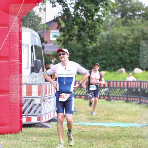 21.06.2026 - 29. Vierlanden-Triathlon Andreas Tolksdorf http://msf.ph/oto/9920909 21.06.2026 13:22:09 Ziel 195, 740 meine-sportfotos.de