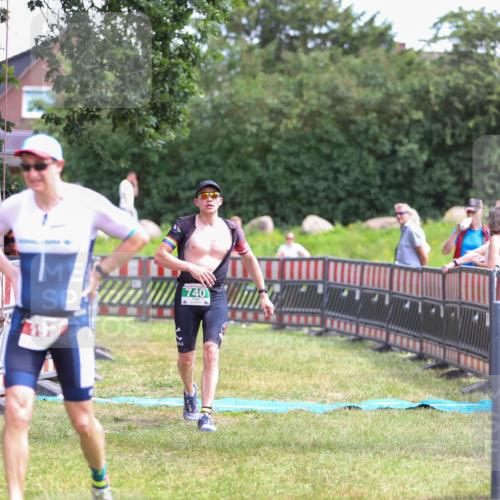 21.06.2026 - 29. Vierlanden-Triathlon Andreas Tolksdorf http://msf.ph/oto/9920917 21.06.2026 13:22:12 Ziel 740, 1014 meine-sportfotos.de