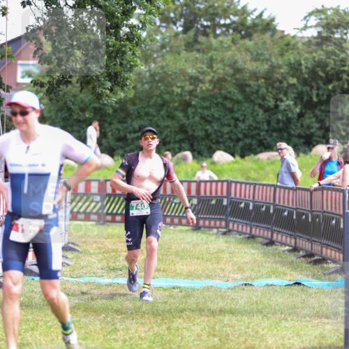 21.06.2026 - 29. Vierlanden-Triathlon Andreas Tolksdorf http://msf.ph/oto/9920918 21.06.2026 13:22:12 Ziel 740, 1014 meine-sportfotos.de
