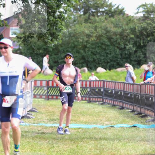 21.06.2026 - 29. Vierlanden-Triathlon Andreas Tolksdorf http://msf.ph/oto/9920921 21.06.2026 13:22:12 Ziel 740, 1014 meine-sportfotos.de