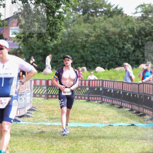 21.06.2026 - 29. Vierlanden-Triathlon Andreas Tolksdorf http://msf.ph/oto/9920923 21.06.2026 13:22:12 Ziel 740, 1014 meine-sportfotos.de